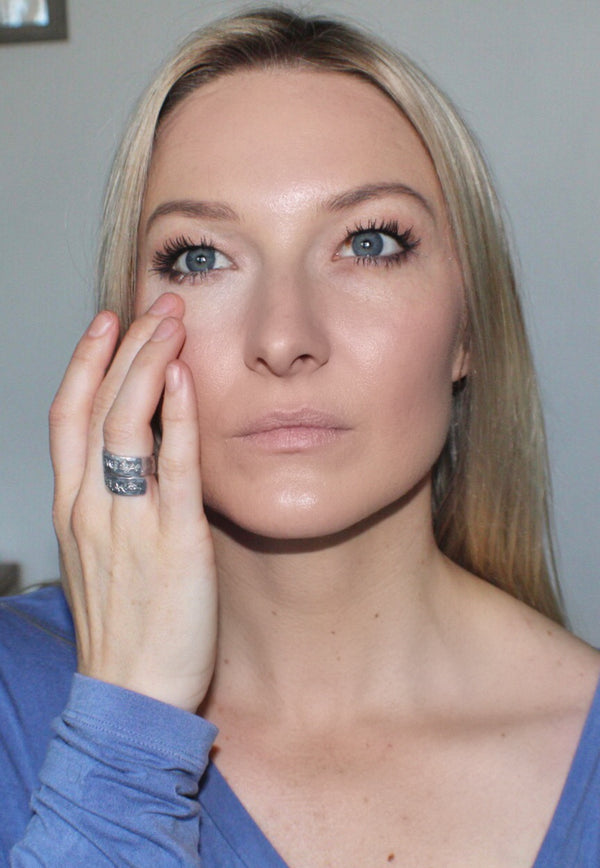 How To Apply Concealer So That You Look Naturally Refreshed And Awake